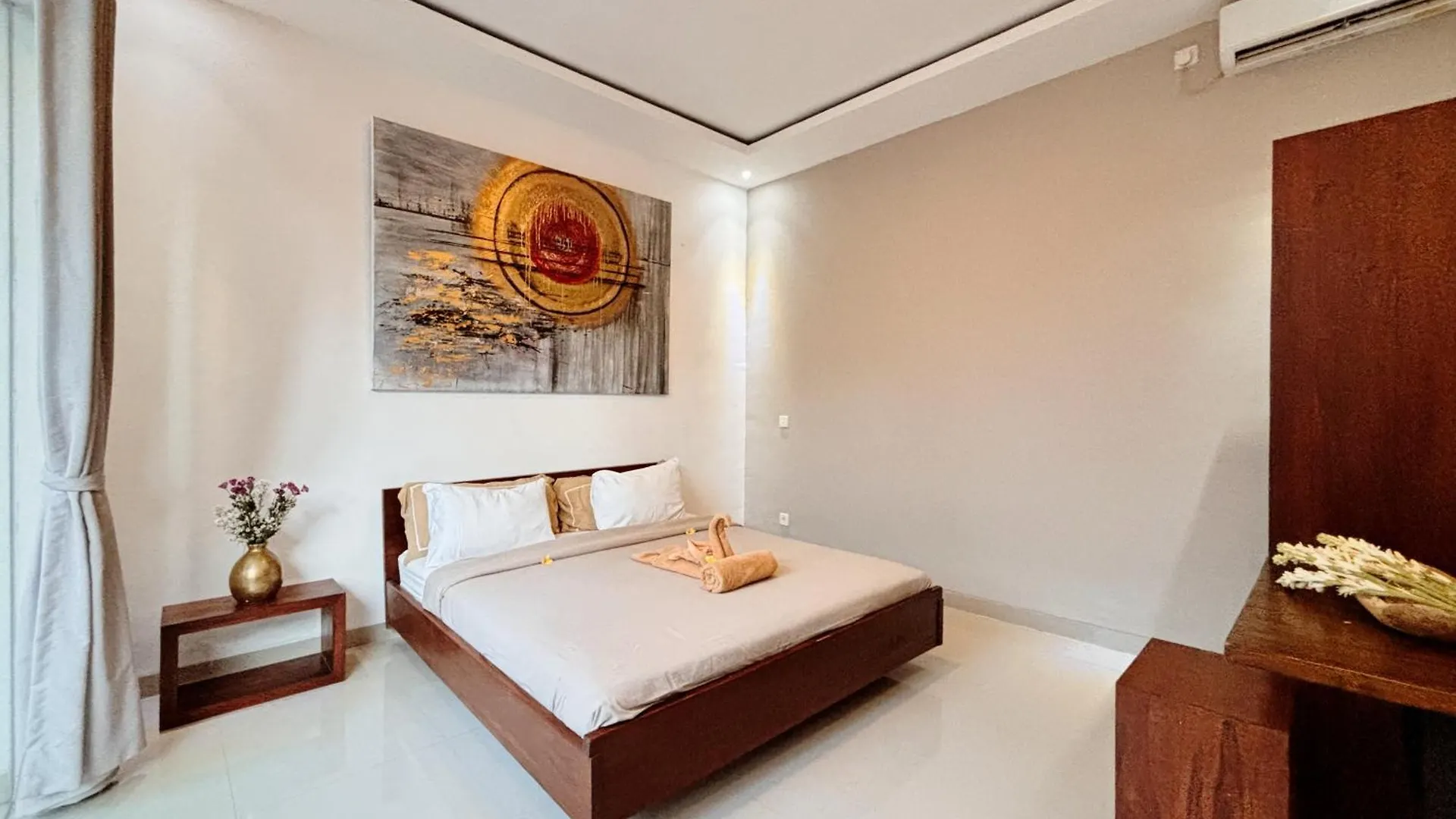 Modern 2 Bedroom Villa Seminyak Center. 0*,