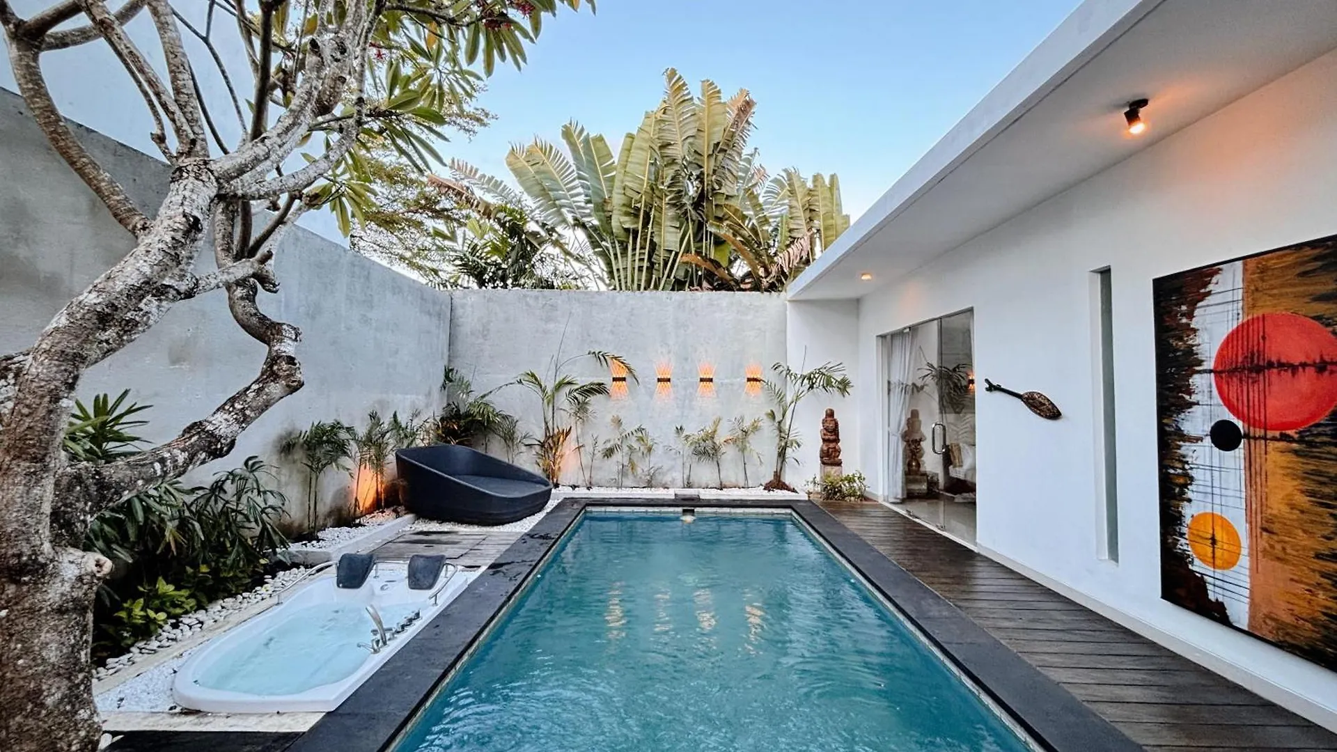 Modern 2 Bedroom Villa Seminyak Center. Seminyak (Bali)